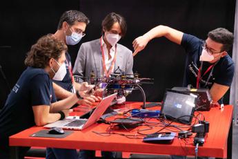 Leonardo, Politecnico Milano si aggiudica il 'Drone Contest'